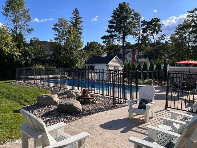 224 Brittany Place, Niskayuna, NY 12309