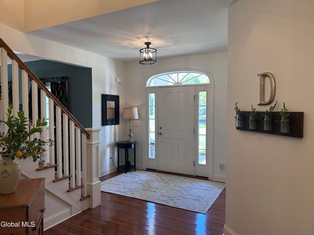 224 Brittany Place, Niskayuna, NY 12309