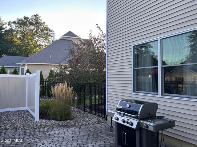 224 Brittany Place, Niskayuna, NY 12309