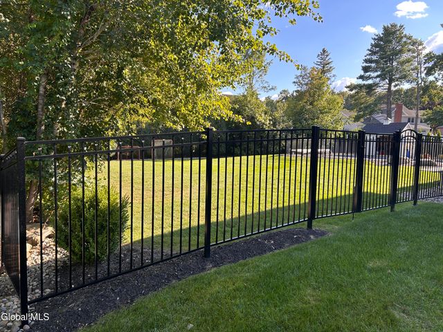 224 Brittany Place, Niskayuna, NY 12309