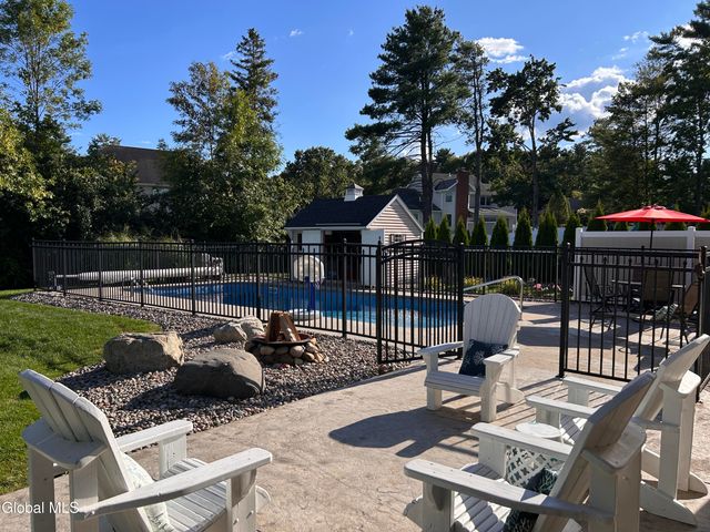 224 Brittany Place, Niskayuna, NY 12309