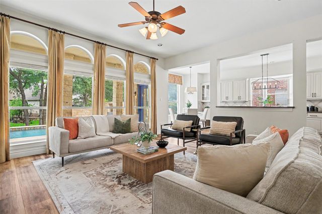 124 Hazeltine DR, Georgetown, TX 78628