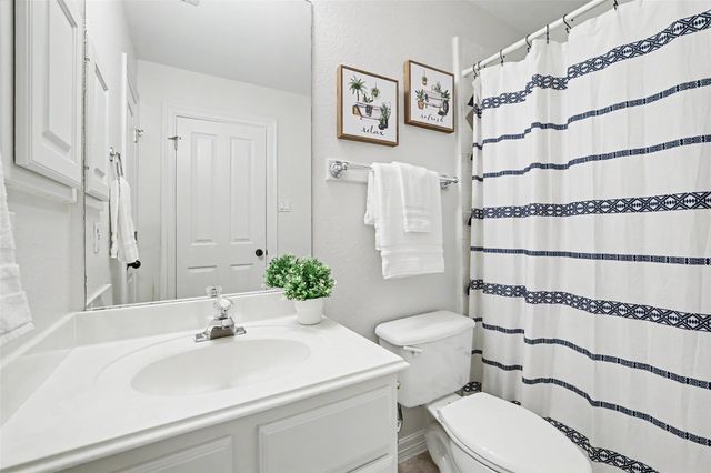 124 Hazeltine DR, Georgetown, TX 78628