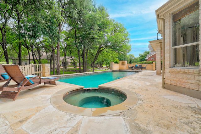 124 Hazeltine DR, Georgetown, TX 78628