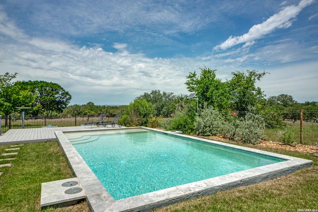 108 Agarita Ct., Boerne, TX 78006