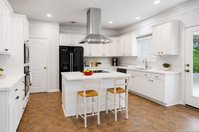 108 Agarita Ct., Boerne, TX 78006