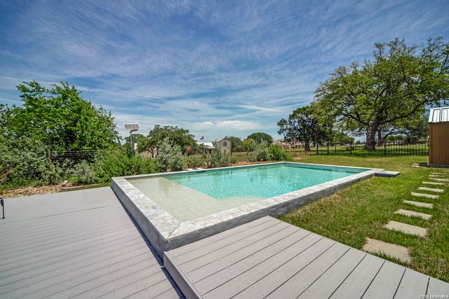 108 Agarita Ct., Boerne, TX 78006