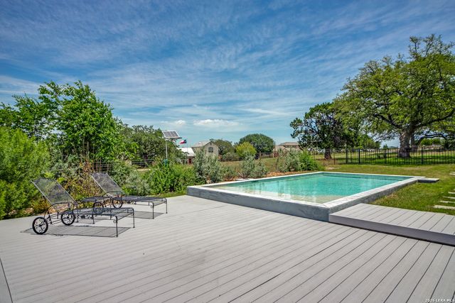 108 Agarita Ct., Boerne, TX 78006