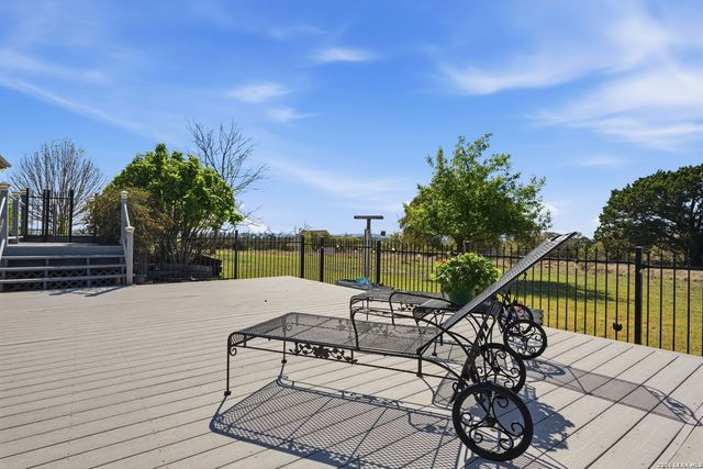 108 Agarita Ct., Boerne, TX 78006