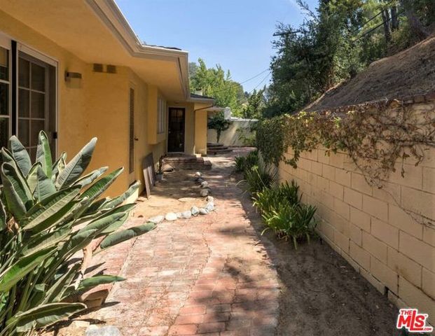 2462 NALIN Drive, Los Angeles, CA 90077