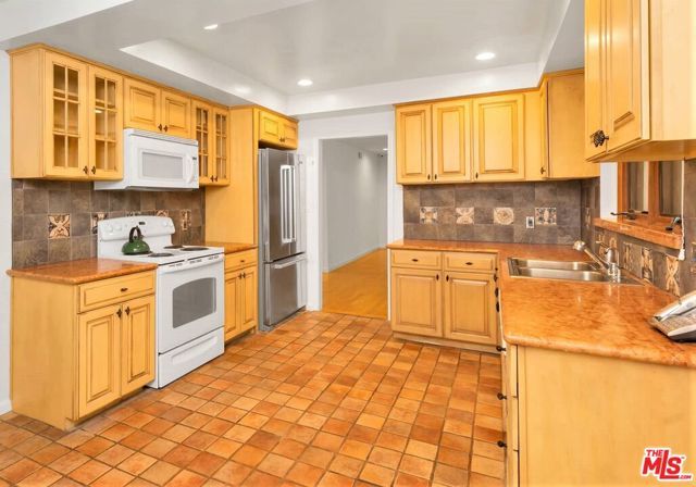 2462 NALIN Drive, Los Angeles, CA 90077