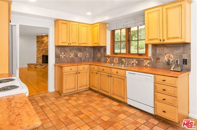 2462 NALIN Drive, Los Angeles, CA 90077