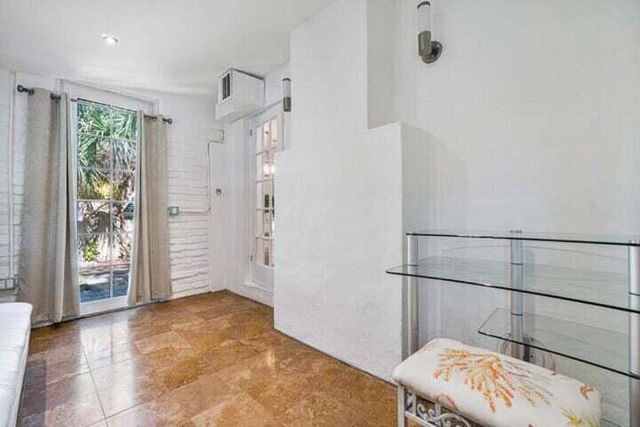 11 SW 4th Street, Delray Beach, FL 33444