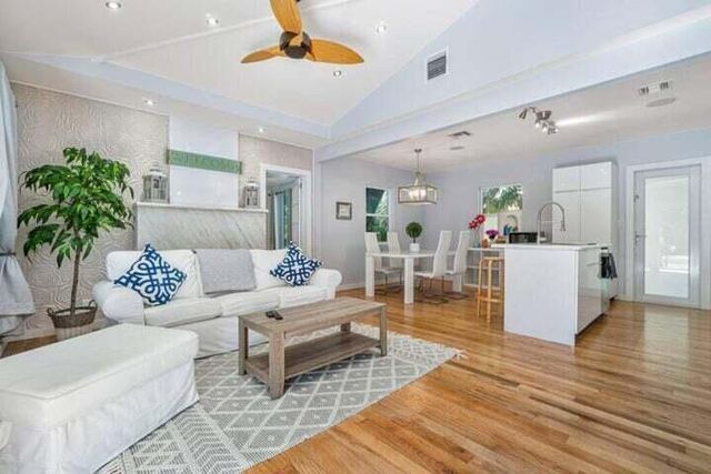 11 SW 4th Street, Delray Beach, FL 33444