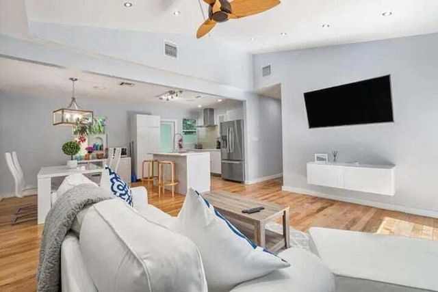 11 SW 4th Street, Delray Beach, FL 33444