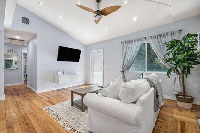 11 SW 4th Street, Delray Beach, FL 33444