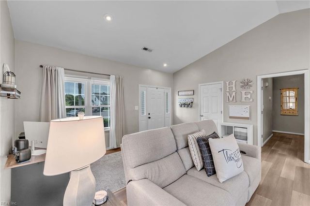 102 Ruby CT, Suffolk, VA 23434