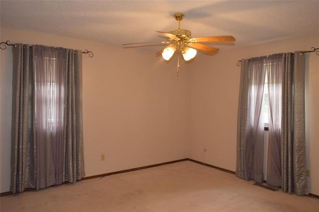 3649 Sunvalley Drive, Midwest City, OK 73110