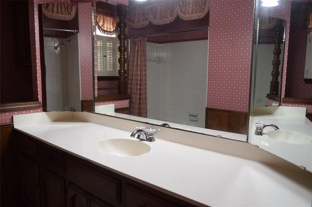 3649 Sunvalley Drive, Midwest City, OK 73110