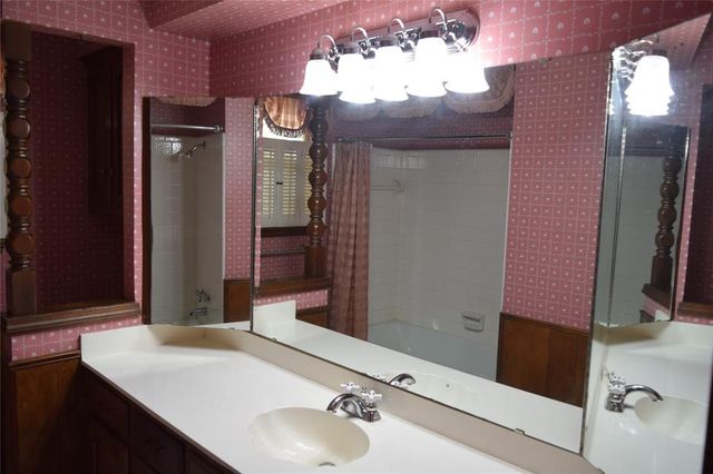 3649 Sunvalley Drive, Midwest City, OK 73110