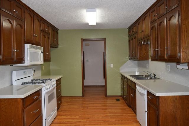 3649 Sunvalley Drive, Midwest City, OK 73110