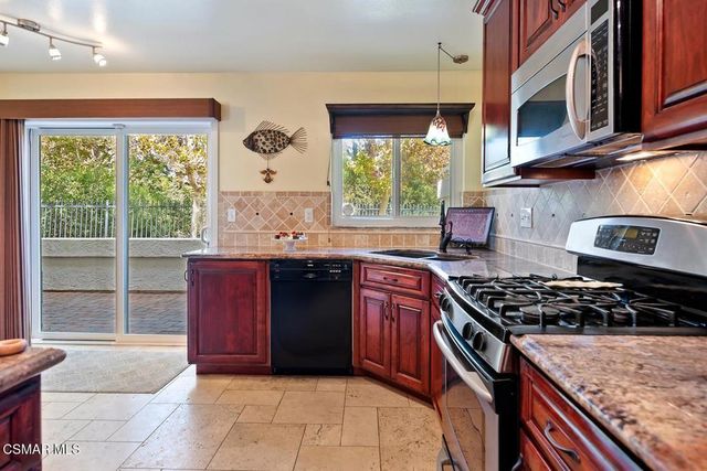 1425 Calle Lozano, Camarillo, CA 93012