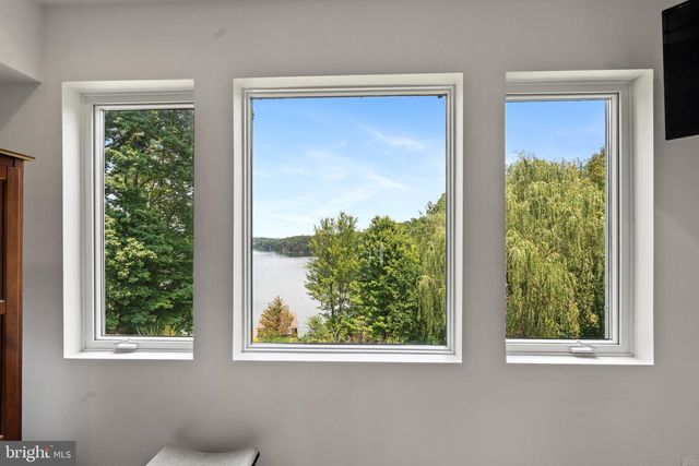 174 VIRGINIA KEY TRL, Union Hall, VA 24176