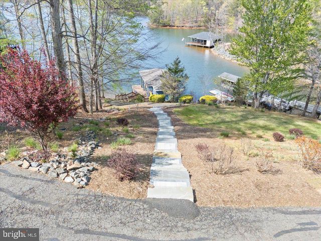 174 VIRGINIA KEY TRL, Union Hall, VA 24176