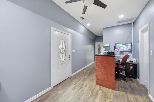518 Columbus Road, Sealy, TX 77474
