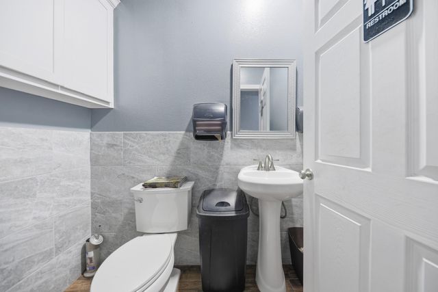 518 Columbus Road, Sealy, TX 77474
