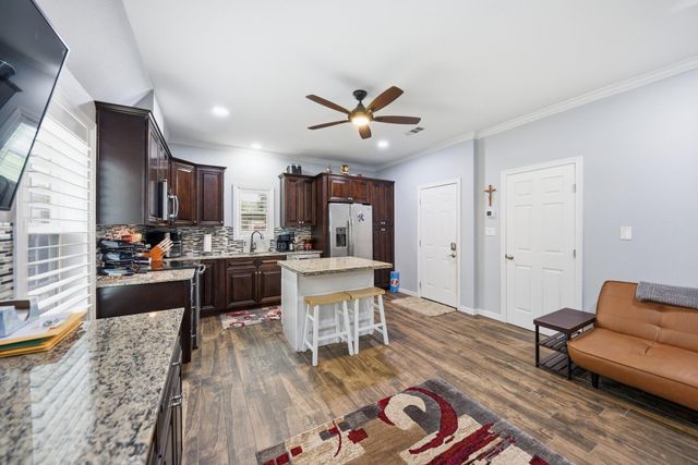 518 Columbus Road, Sealy, TX 77474