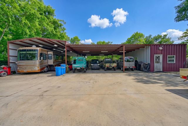 518 Columbus Road, Sealy, TX 77474