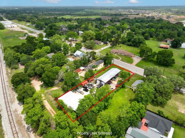 518 Columbus Road, Sealy, TX 77474