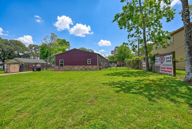 518 Columbus Road, Sealy, TX 77474
