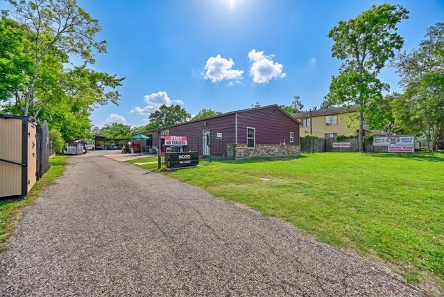 518 Columbus Road, Sealy, TX 77474