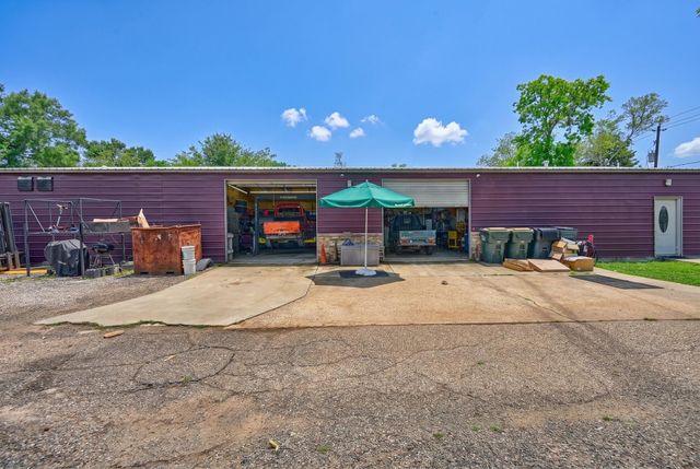 518 Columbus Road, Sealy, TX 77474