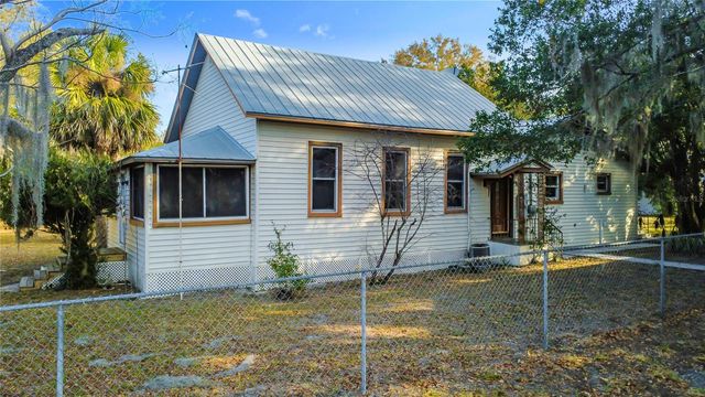 5759 LAKE STREET, Mount Dora, FL 32757