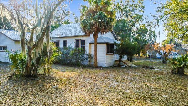 5759 LAKE STREET, Mount Dora, FL 32757