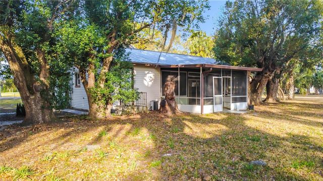 5759 LAKE STREET, Mount Dora, FL 32757