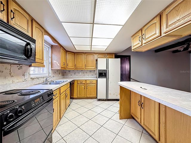 5759 LAKE STREET, Mount Dora, FL 32757