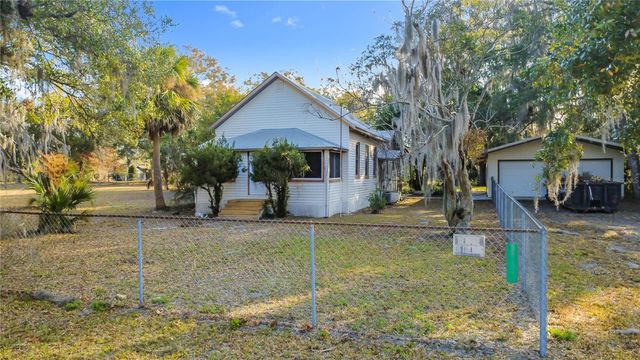 5759 LAKE STREET, Mount Dora, FL 32757