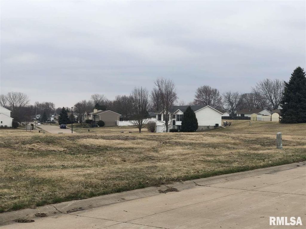 4413 MICHIGAN Avenue, Davenport, IA 52802