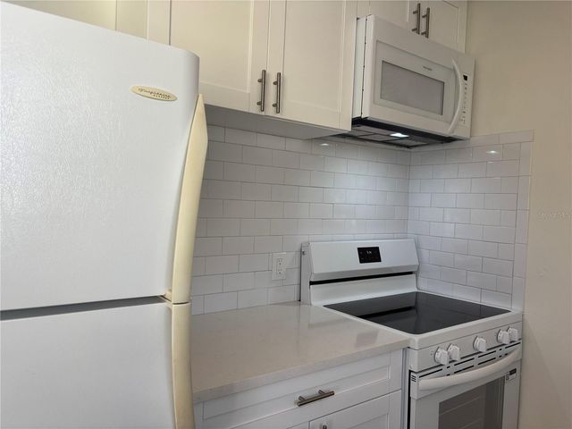 3206 W AZEELE STREET 230, Tampa, FL 33609