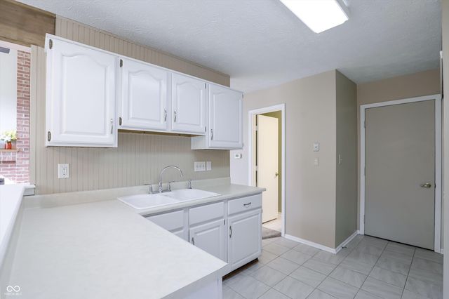 9457 Bridgewater Circle, Indianapolis, IN 46250