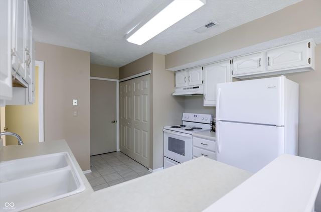 9457 Bridgewater Circle, Indianapolis, IN 46250