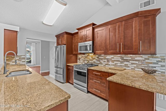 11865 MOUNTAIN ASH Road E, Jacksonville, FL 32223