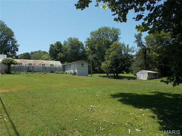 2005 W Spring, Poplar Bluff, MO 63901