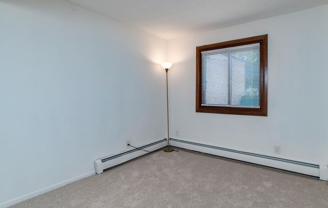 2670 Oxford Street N 204, Roseville, MN 55113