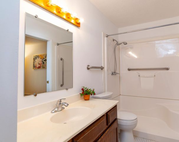 2670 Oxford Street N 204, Roseville, MN 55113