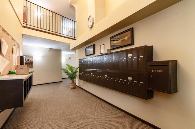 2670 Oxford Street N 204, Roseville, MN 55113